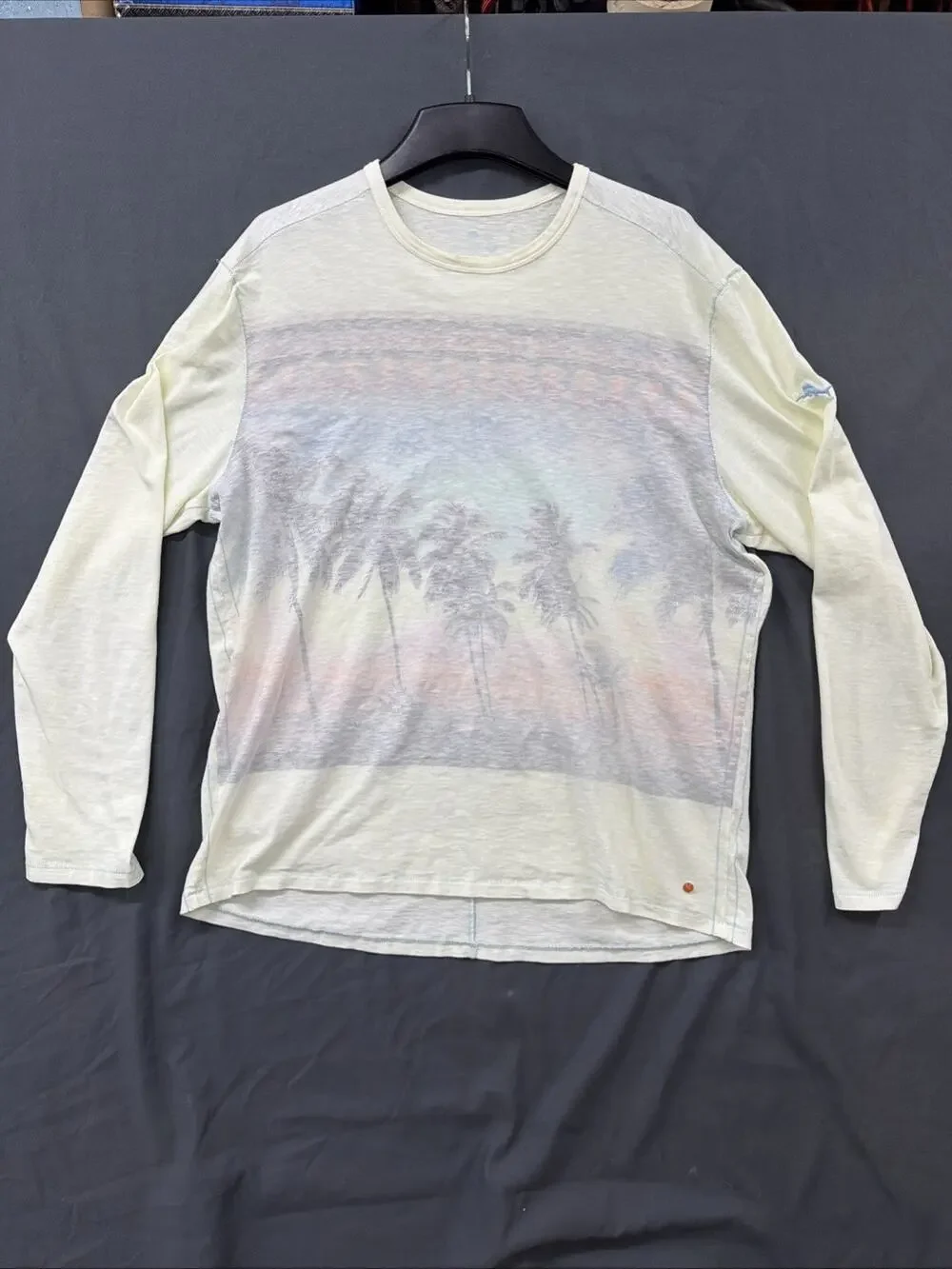 Tommy Bahama Relax Shirt Mens XL White Long Sleeve Palm Tree Graphic Tee